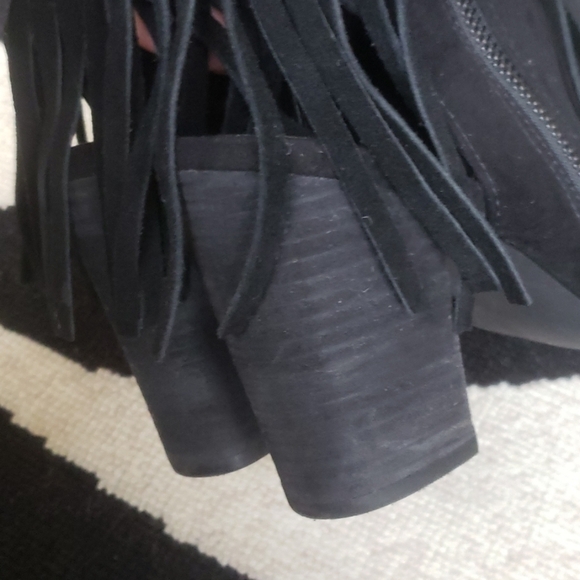 CARLOS SANTANA Jasper Black Suede Fringe Peep Toe Booties 6. - Picture 7 of 8